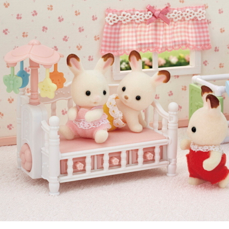 Sylvanian Families Crib with Mobile / ซิลวาเนียน แฟมิลี่ เตียงเด็กพร้อมโมบาย