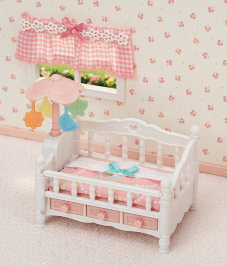 Sylvanian Families Crib with Mobile / ซิลวาเนียน แฟมิลี่ เตียงเด็กพร้อมโมบาย