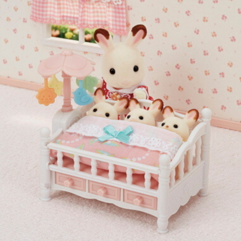 Sylvanian Families Crib with Mobile / ซิลวาเนียน แฟมิลี่ เตียงเด็กพร้อมโมบาย