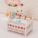 Sylvanian Families Crib with Mobile / ซิลวาเนียน แฟมิลี่ เตียงเด็กพร้อมโมบาย