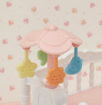 Sylvanian Families Crib with Mobile / ซิลวาเนียน แฟมิลี่ เตียงเด็กพร้อมโมบาย