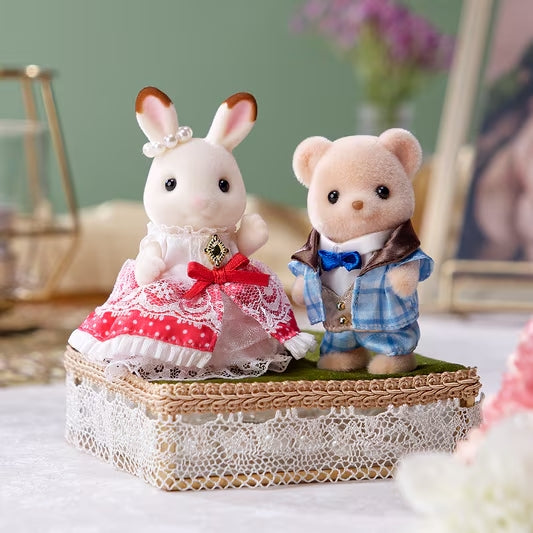 Sylvanian Families Anniversary Friends Set -Freya & Theo / ซิลวาเนียน ชุดเพื่อนฉลองครบรอบ -เฟรย่า และ ธีโอ