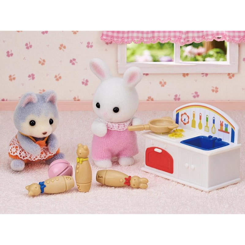 Sylvanian Families Baby's Toy Box -Snow Rabbit & Panda Babies- / ซิลวาเนียน แฟมิลี่ ชุดกล่องของเล่นพร้อมตุ๊กตาเบบี้สโนว์แรบบิทและแพนด้า
