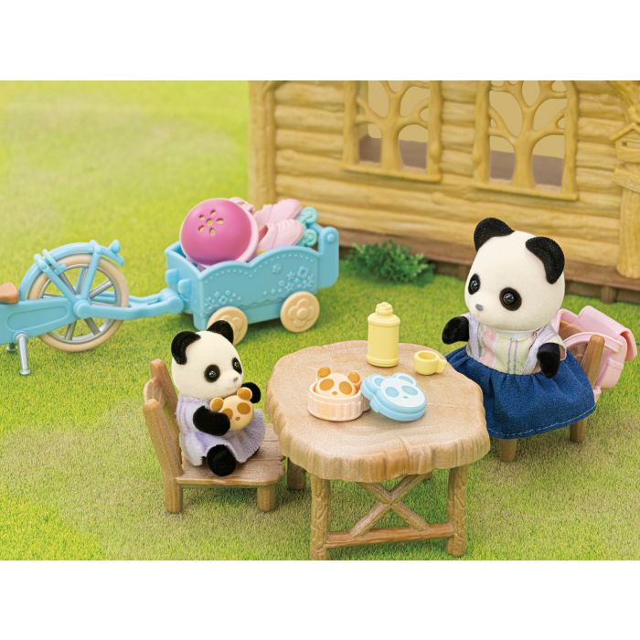 Sylvanian Families Cycle & Skate Set -Panda Girl  / ซิลวาเนียน แฟมิลี่ เด็กหญิงแพนด้าพร้อมจักรยานพ่วงและสเก๊ต