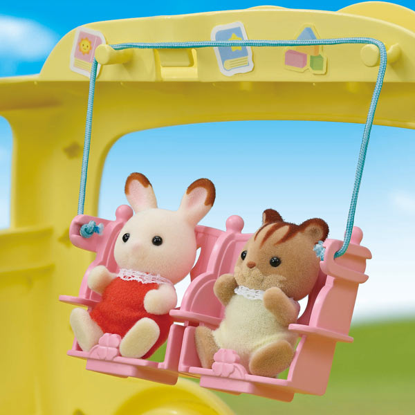 Sylvanian Families Rainbow Fun Nursery Bus / ซิลวาเนียน แฟมิลี่ รถบัสเนอร์สเซอรี่สายรุ้ง