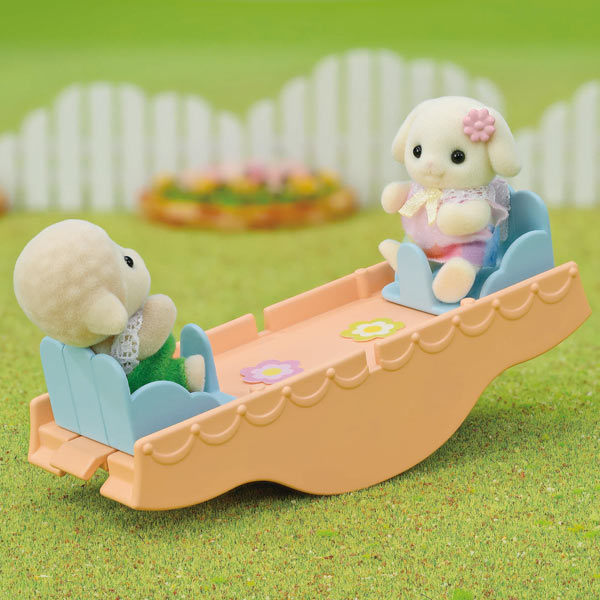 Sylvanian Families Rainbow Fun Nursery Bus / ซิลวาเนียน แฟมิลี่ รถบัสเนอร์สเซอรี่สายรุ้ง