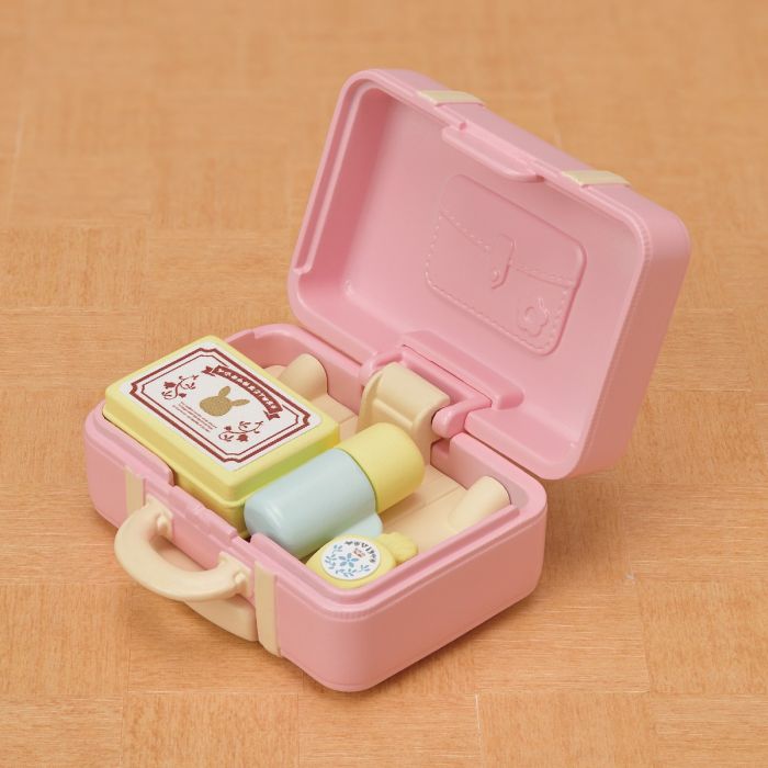 Sylvanian Families Weekend Travel Set -Snow Rabbit Mother  / ซิลวาเนียน ชุดท่องเที่ยวคุณแม่ไวท์แรบบิท