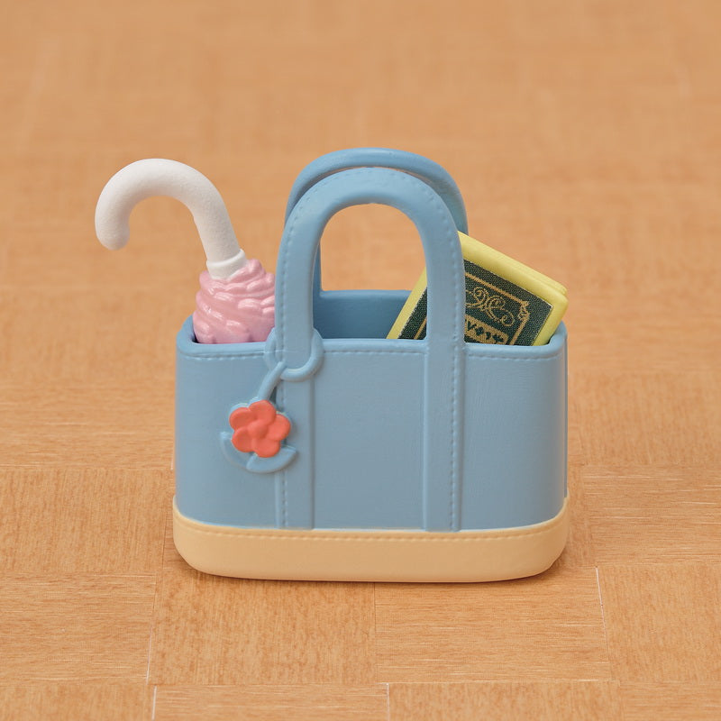 Sylvanian Families Weekend Travel Set -Snow Rabbit Mother  / ซิลวาเนียน ชุดท่องเที่ยวคุณแม่ไวท์แรบบิท