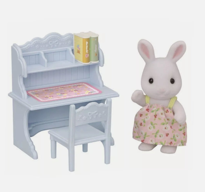 Sylvanian Families Snow Rabbit Girl‘s Learning Desk / ซิลวาเนียน แฟมิลี่ โต๊ะเรียนของเด็กหญิงสโนว์แรบบิท (EBS)