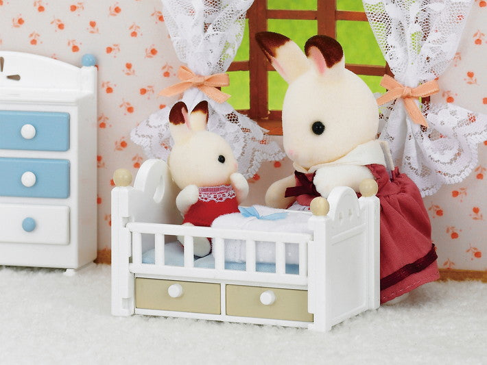 Sylvanian Families Chocolate Rabbit Baby Set (Baby Bed) / ซิลวาเนียน แฟมิลี่ ชุดเบบี้ชอคโกแลตแรบบิท (เตียงเบบี้)